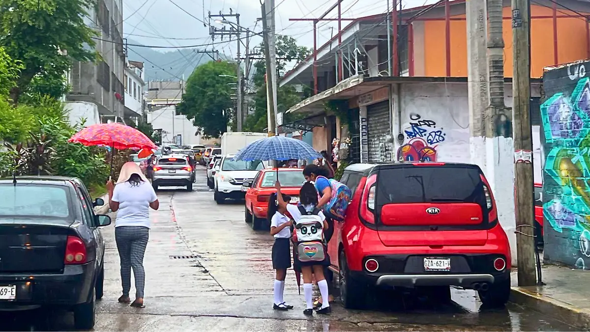 lluvias en acapulco complican el regreso a clases_heidin